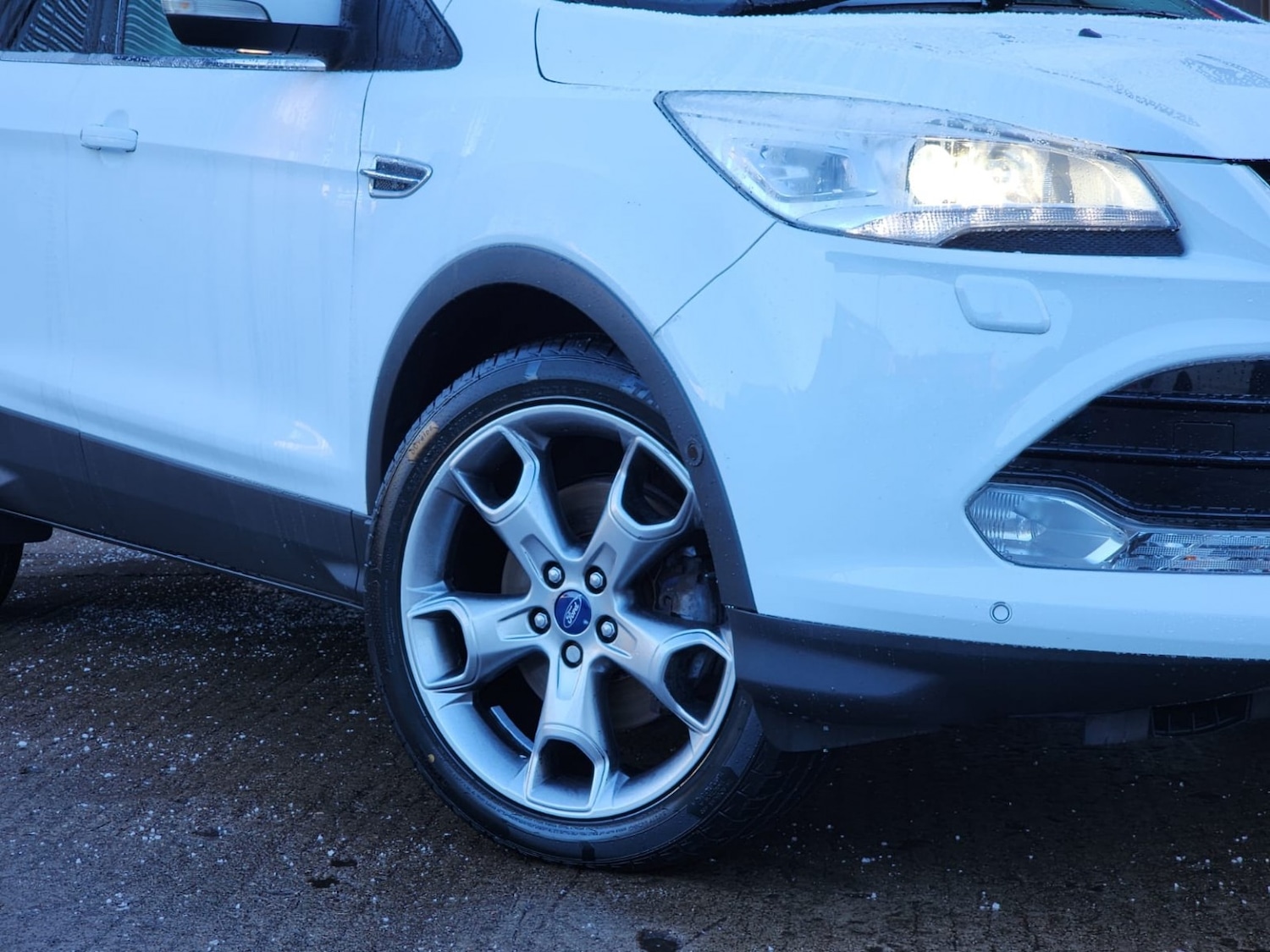 Used Ford Kuga 2014 for sale - 76968597: Photo 2