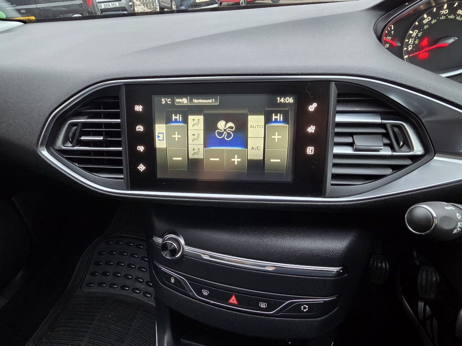 Used Peugeot 308 2014 for sale - 77065651: Photo 10