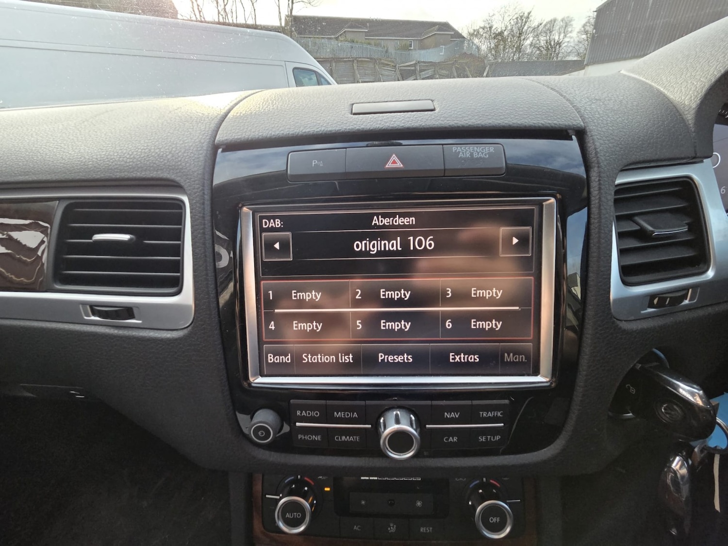 Used Volkswagen Touareg 2011 for sale - 77622476: Photo 12