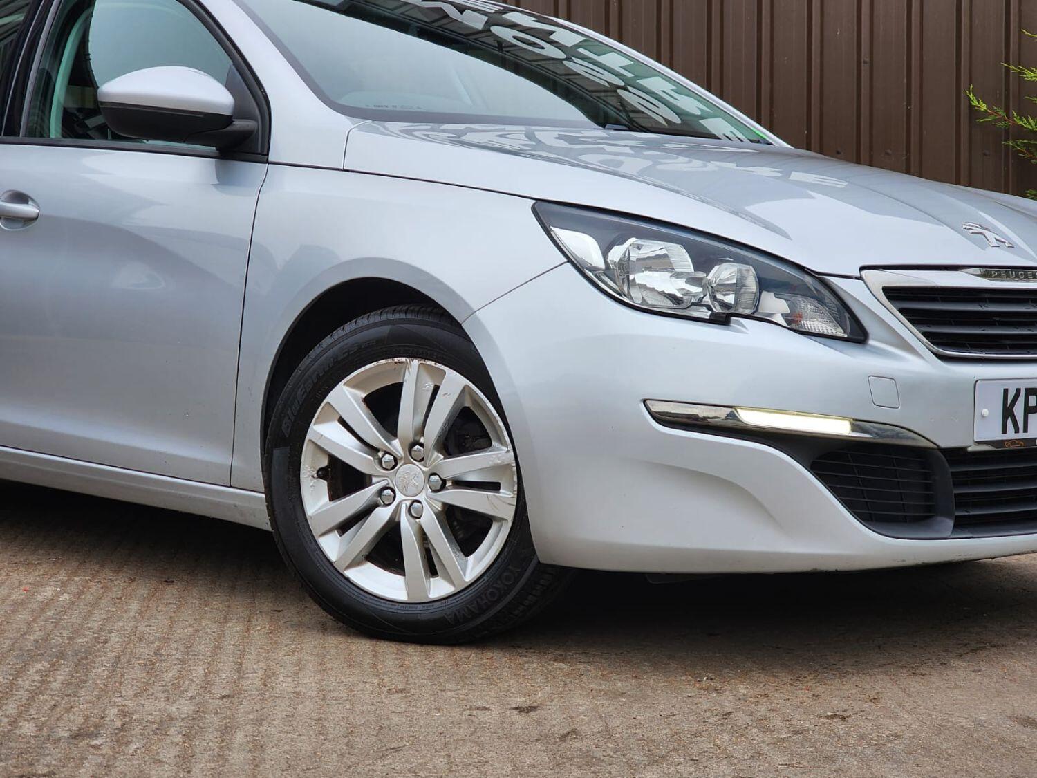 Used Peugeot 308 2014 for sale - 77464932: Photo 2