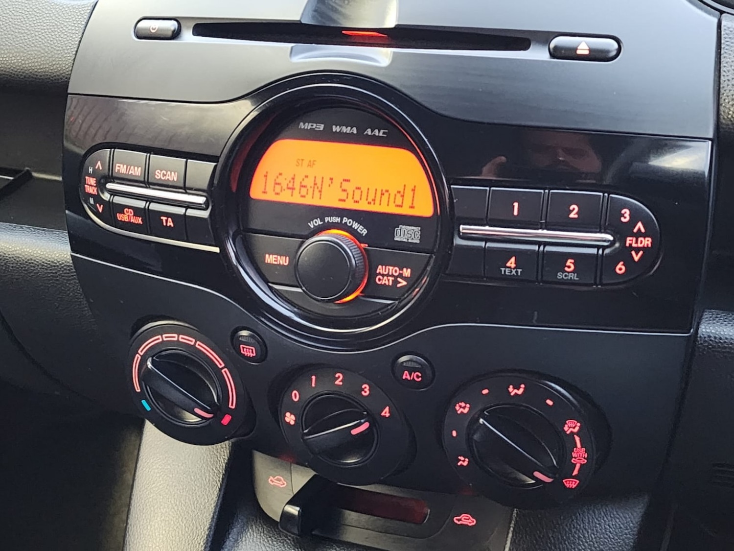 Used Mazda Mazda2 2013 for sale - 76769710: Photo 10