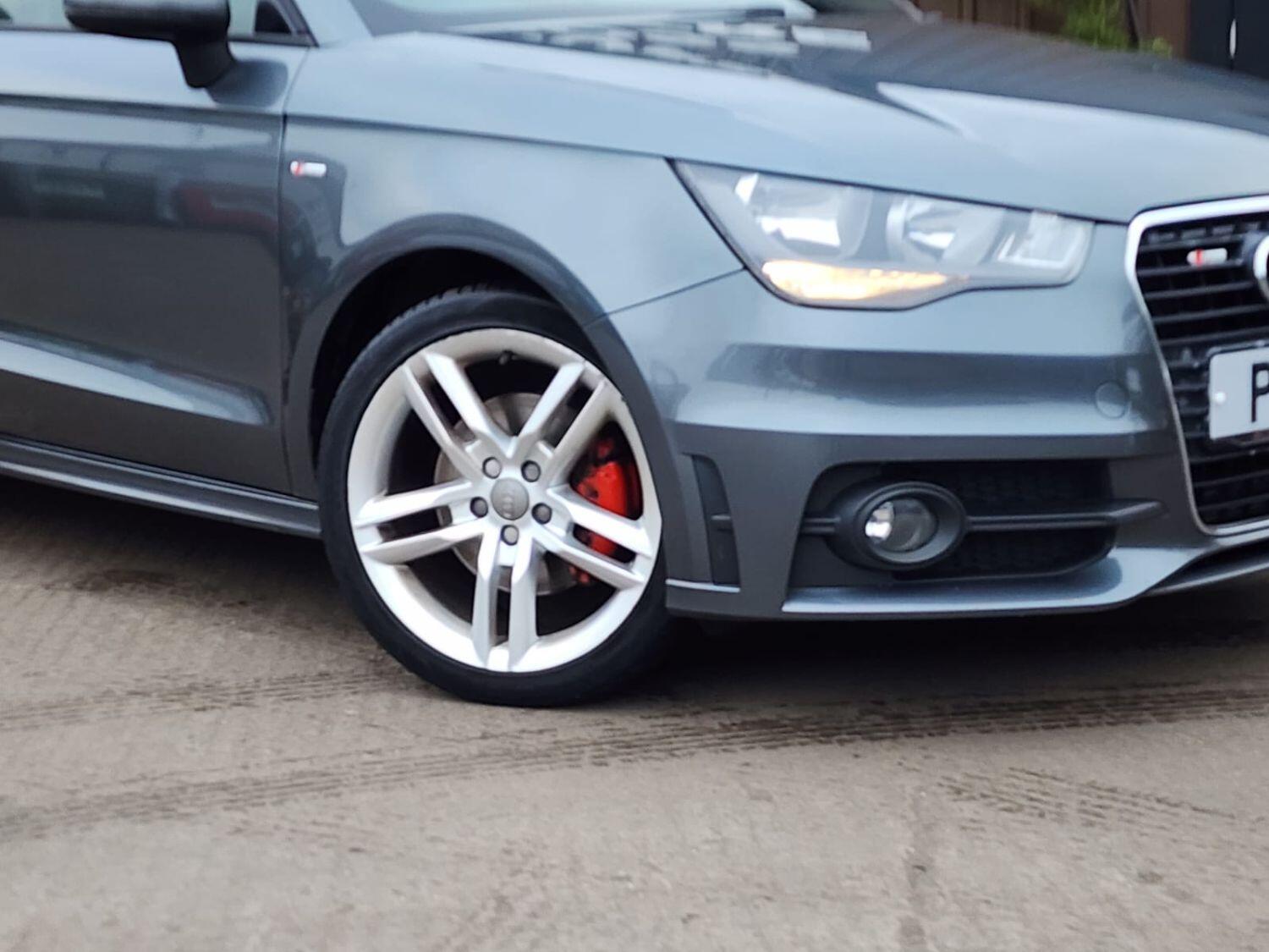 Used Audi A1 2011 for sale - 76268453: Photo 2