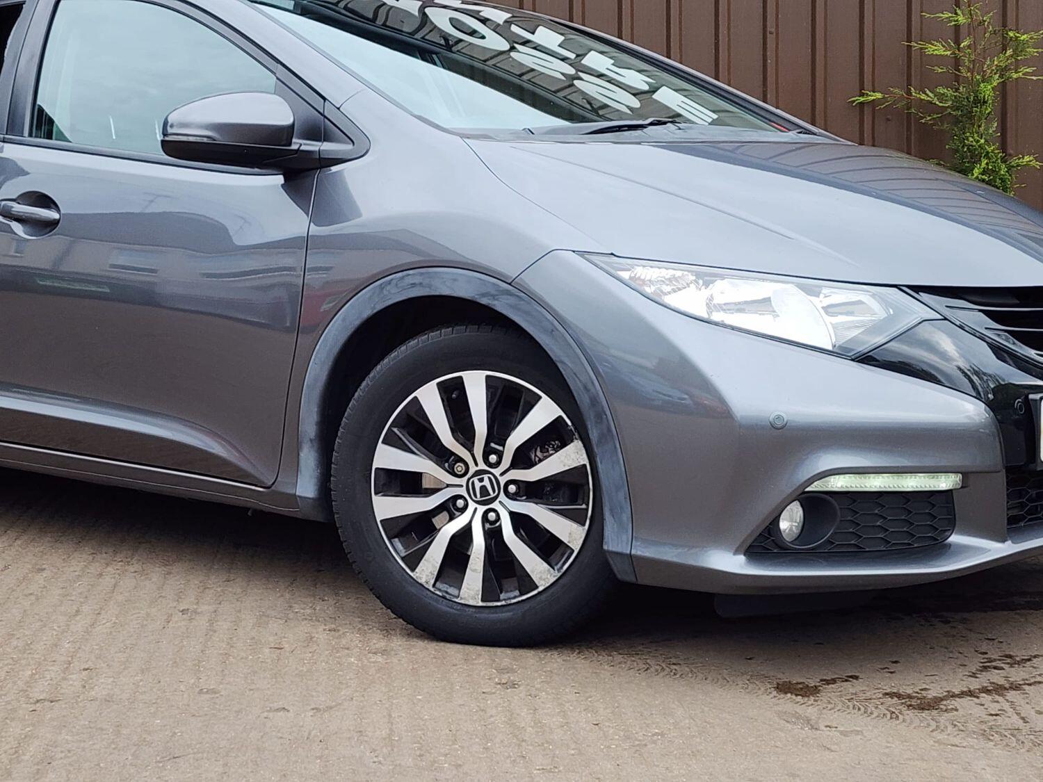 Used Honda Civic 2014 for sale - 76174119: Photo 2