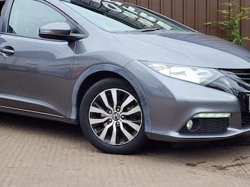 Used Honda Civic 2014 for sale - 76174119: Photo 2