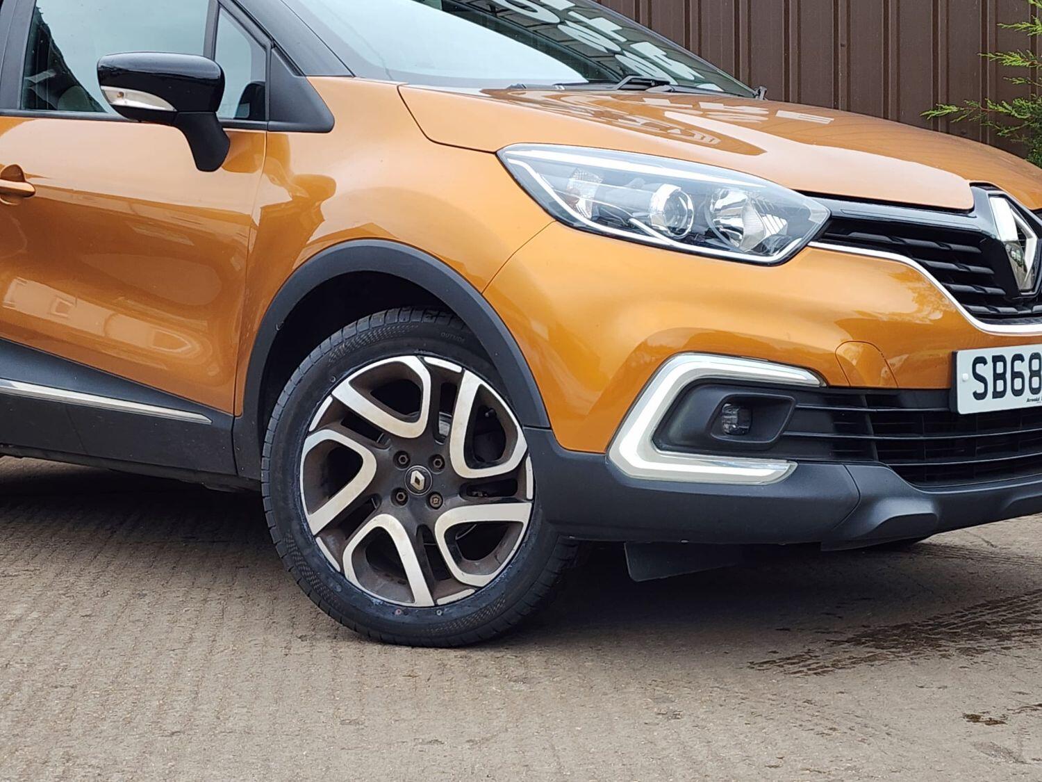 Used Renault Captur 2018 for sale - 76120366: Photo 2