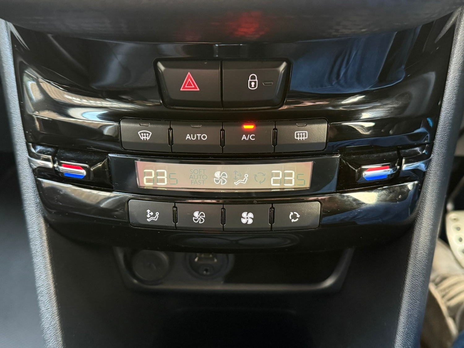 Used Peugeot 208 2016 for sale - 76863885: Photo 12