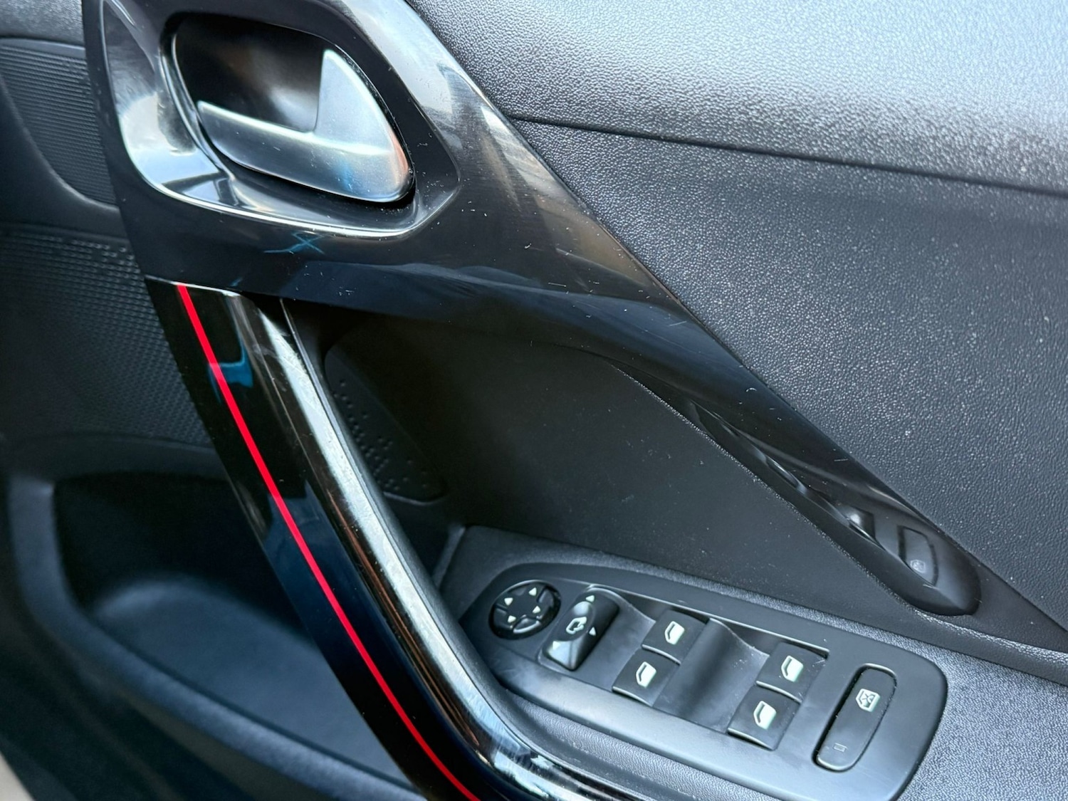 Used Peugeot 208 2016 for sale - 76863885: Photo 15