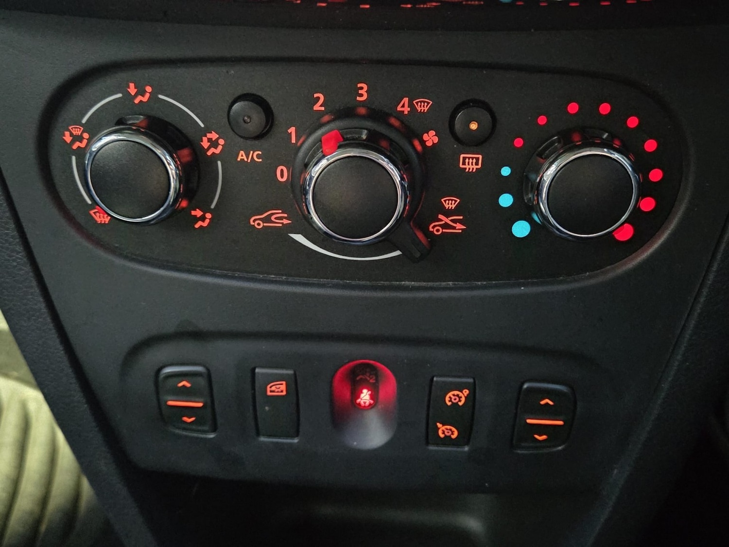 Used Dacia Sandero Stepway 2015 for sale - 77277281: Photo 12