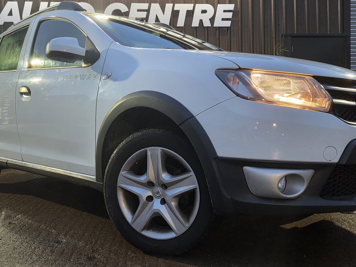 Used Dacia Sandero Stepway 2015 for sale - 77277281: Photo 2