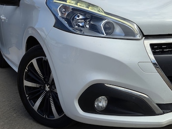 Used Peugeot 208 2017 for sale - 78201900: Photo