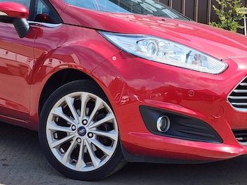 Used Ford Fiesta 2015 for sale - 79023815: Photo