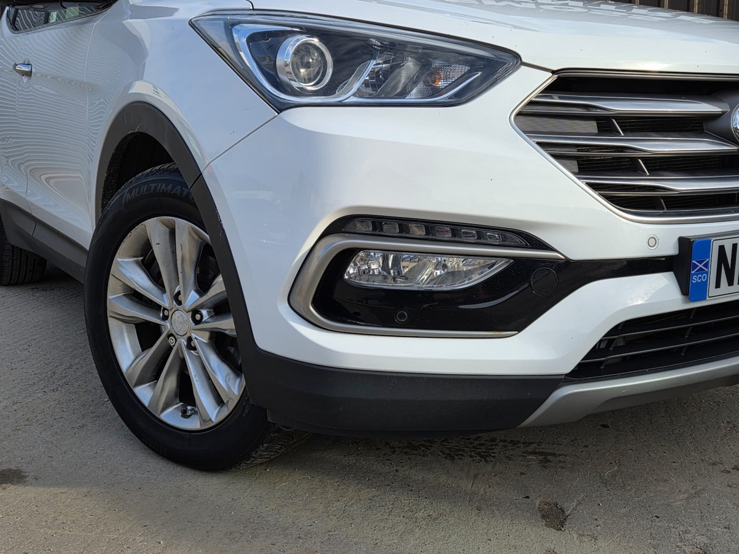 Used Hyundai Santa Fe 2017 for sale - 77656271: Photo 2