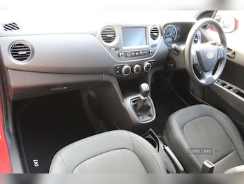 Used Hyundai i10 2019 for sale - 76372110: Photo