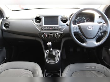 Used Hyundai i10 2019 for sale - 76372110: Photo