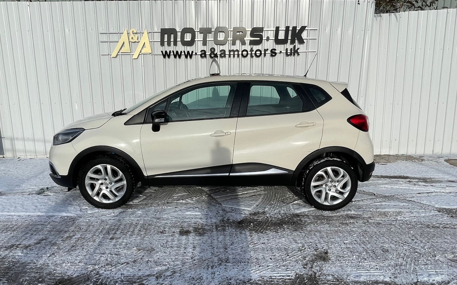 Used Renault Captur 2017 for sale - 77129275: Photo 3