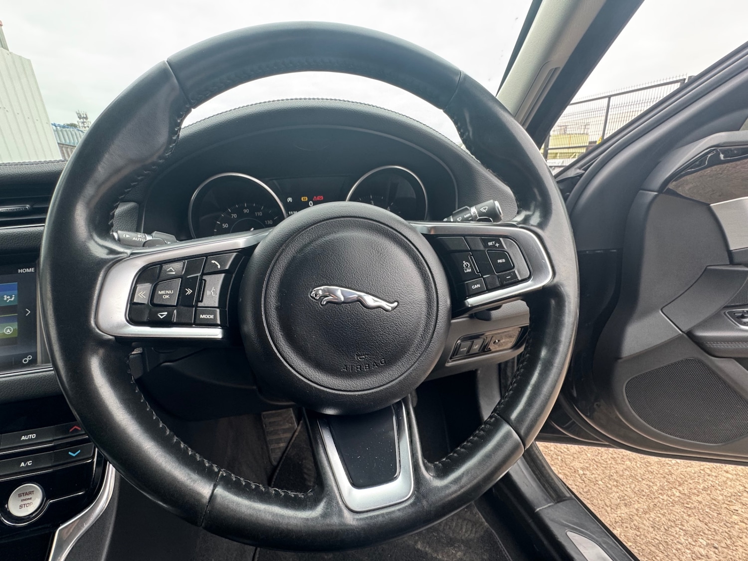 Used Jaguar XF 2017 for sale - 76442514: Photo 23