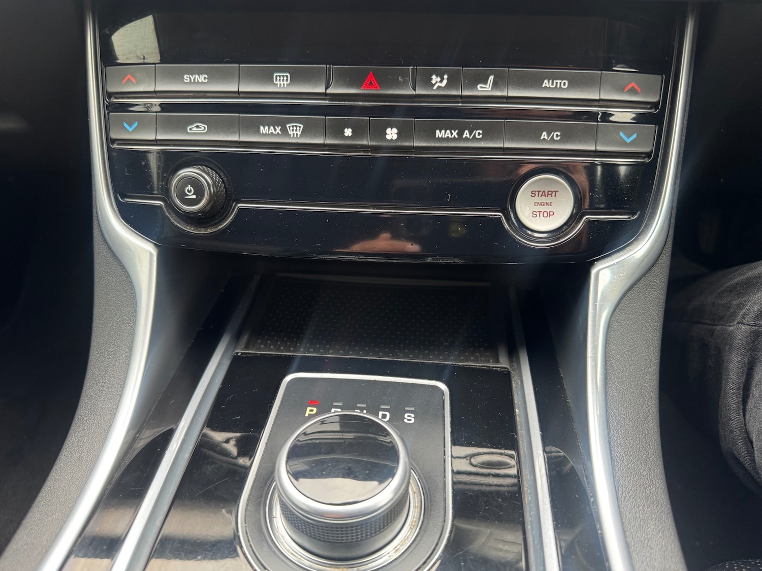 Used Jaguar XF 2017 for sale - 76442514: Photo 33