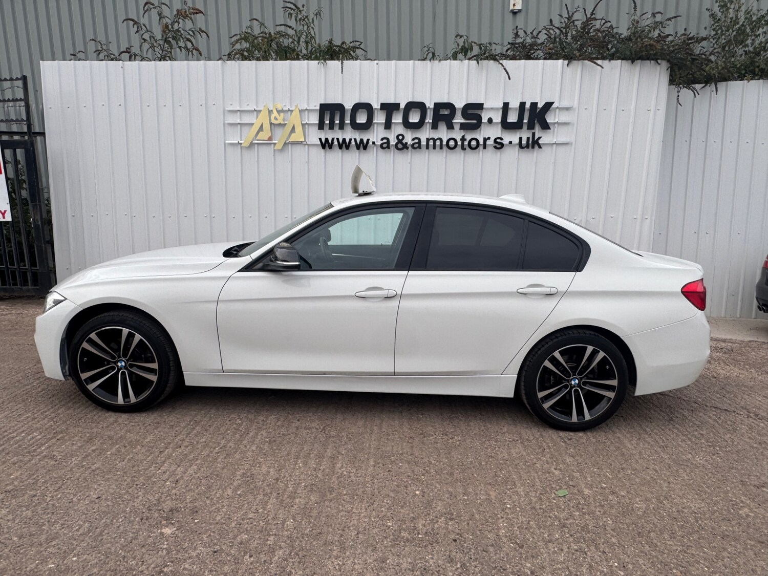 Used BMW 3 Series 2018 for sale - 76351813: Photo 2