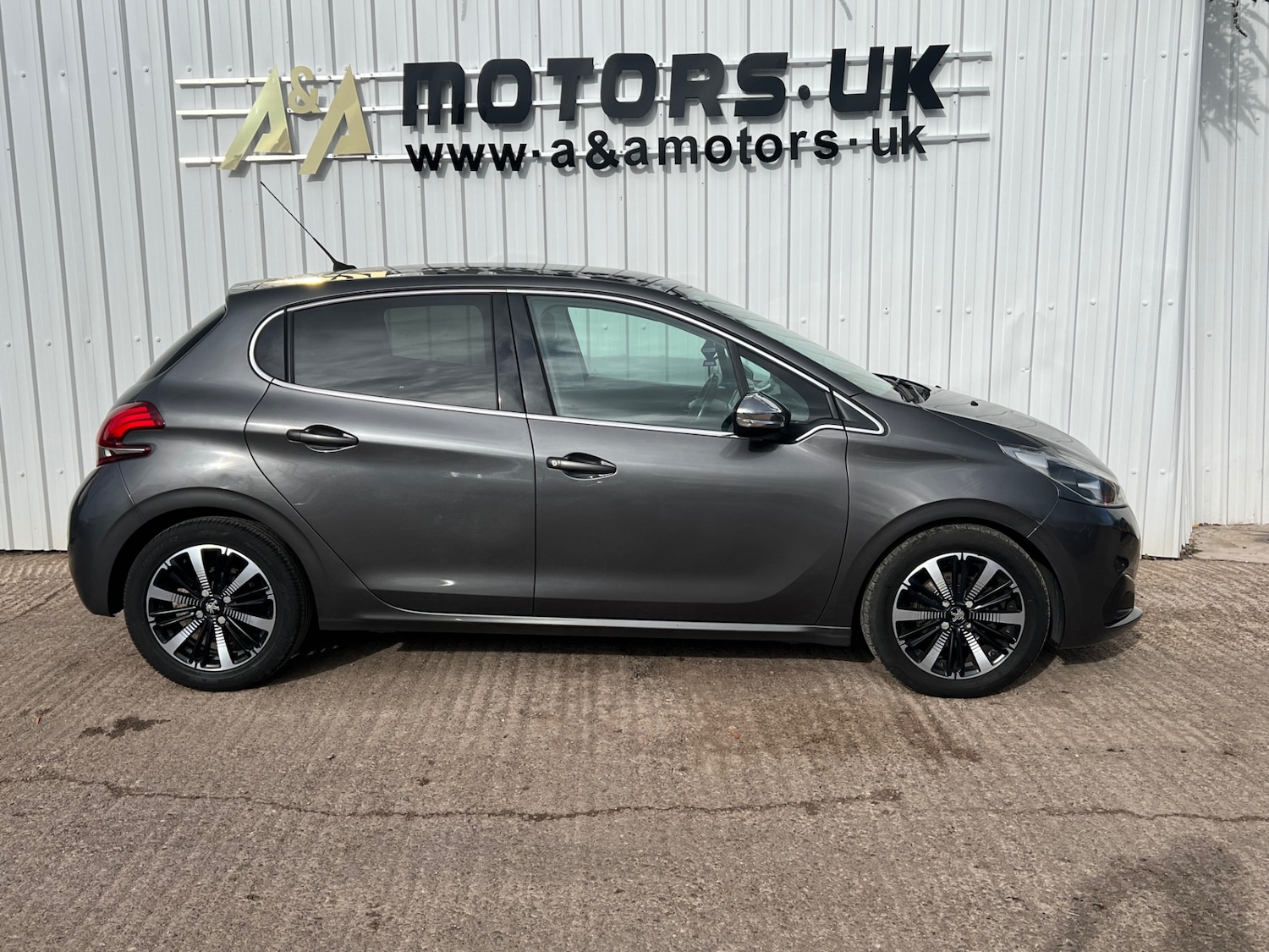 Used Peugeot 208 2018 for sale - 76442608: Photo 8