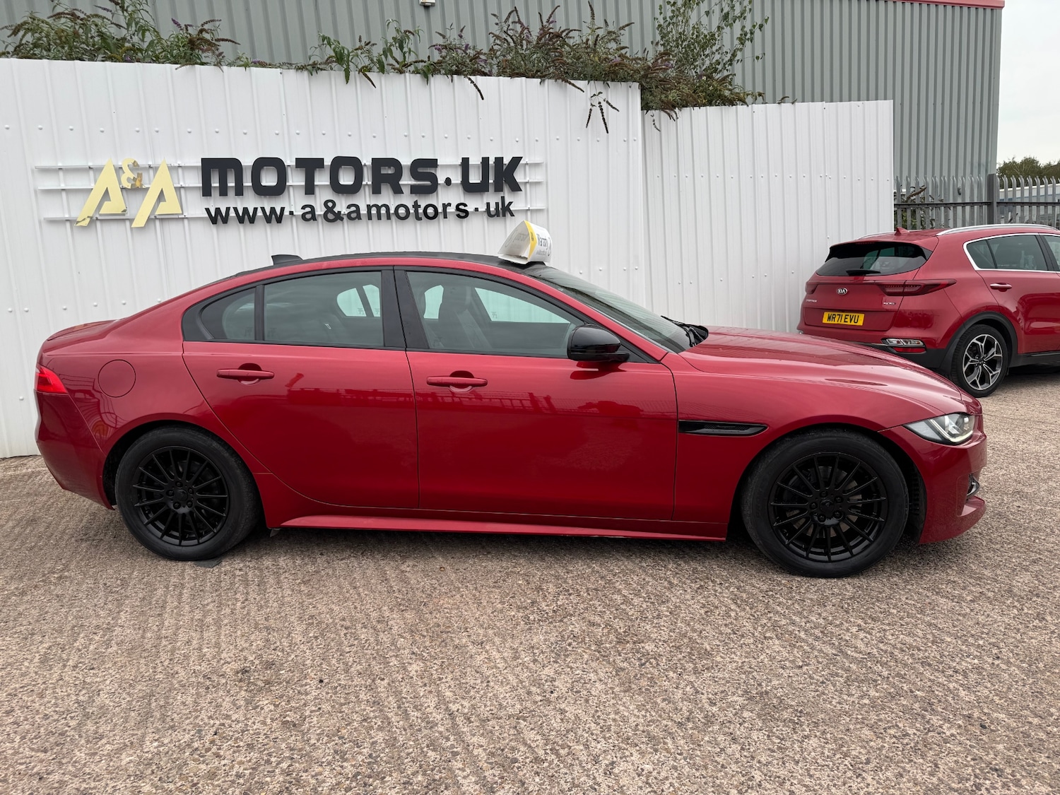 Used Jaguar XE 2017 for sale - 76055882: Photo 2