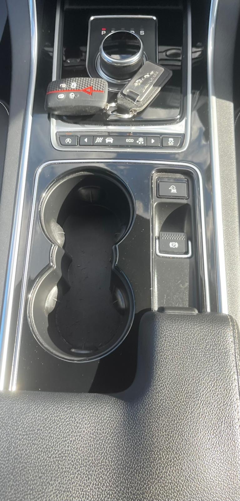 Used Jaguar XE 2017 for sale - 77947266: Photo 4