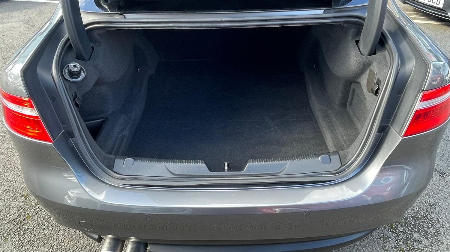 Used Jaguar XE 2017 for sale - 77947266: Photo 8