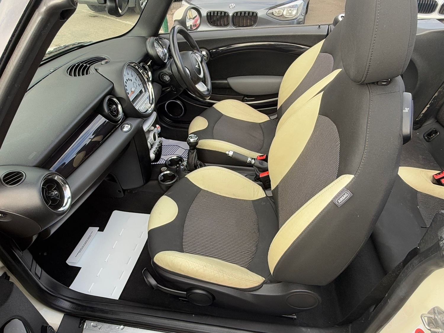 Used MINI Convertible 2009 for sale - 77888480: Photo 10