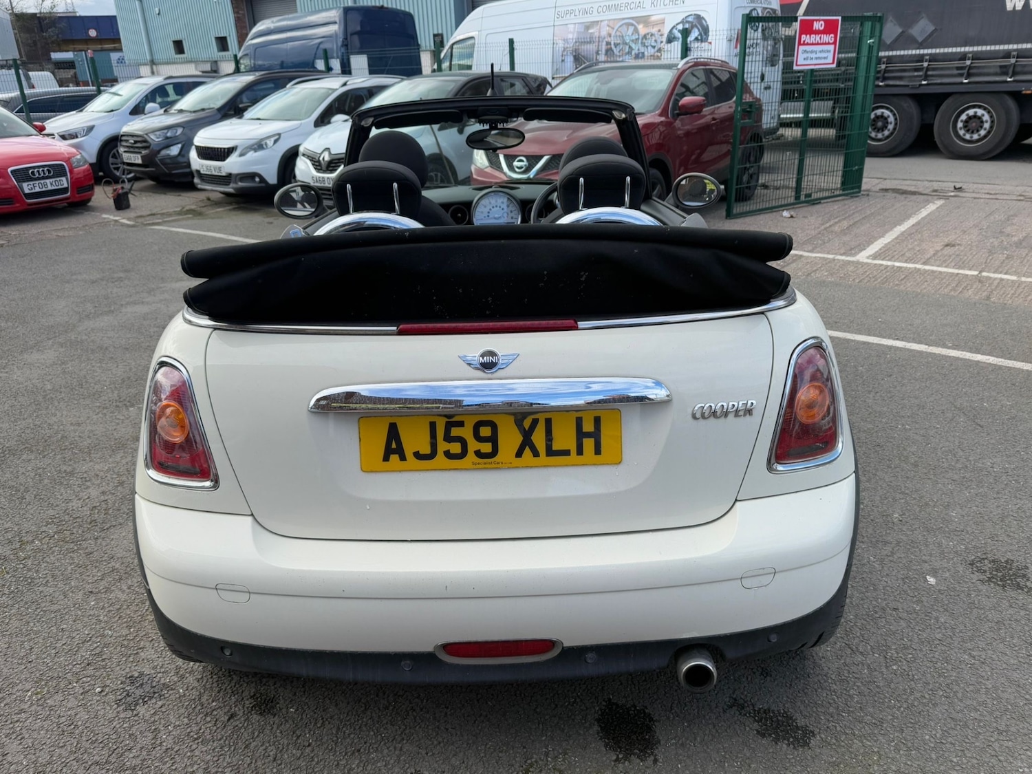 Used MINI Convertible 2009 for sale - 77888480: Photo 3