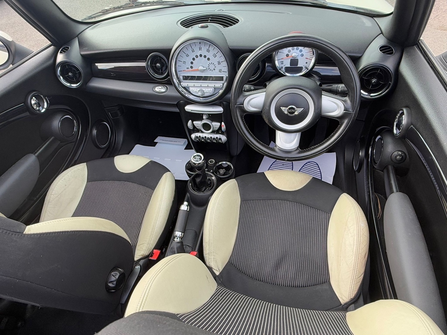 Used MINI Convertible 2009 for sale - 77888480: Photo 7