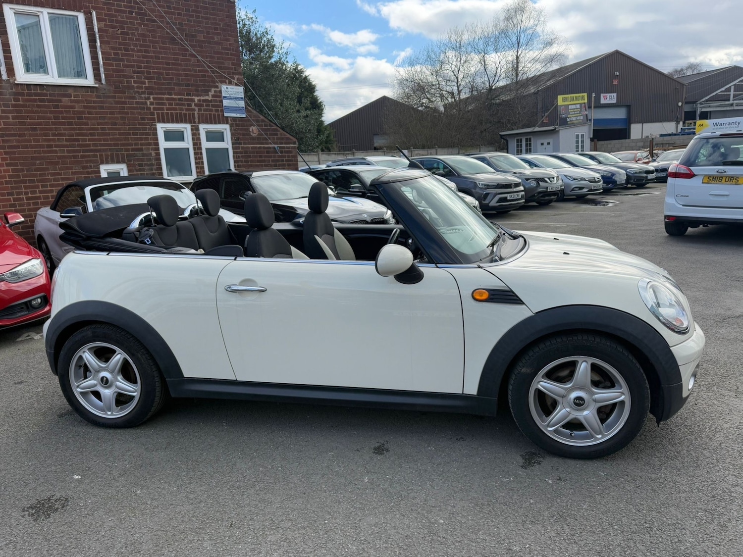Used MINI Convertible 2009 for sale - 77888480: Photo 8