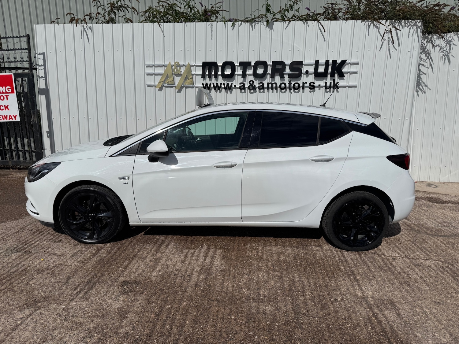 Used Vauxhall Astra 2018 for sale - 75925732: Photo 2