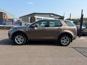 Used Land Rover Discovery Sport 2016 for sale - 79244212: Photo