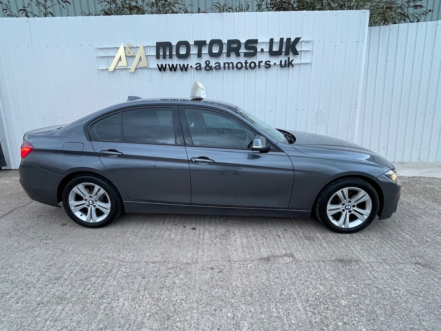 Used BMW 3 Series 2017 for sale - 76932203: Photo 2