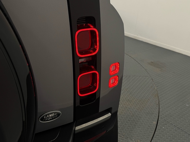 Used Land Rover Defender 2021 for sale - 77668016: Photo 32