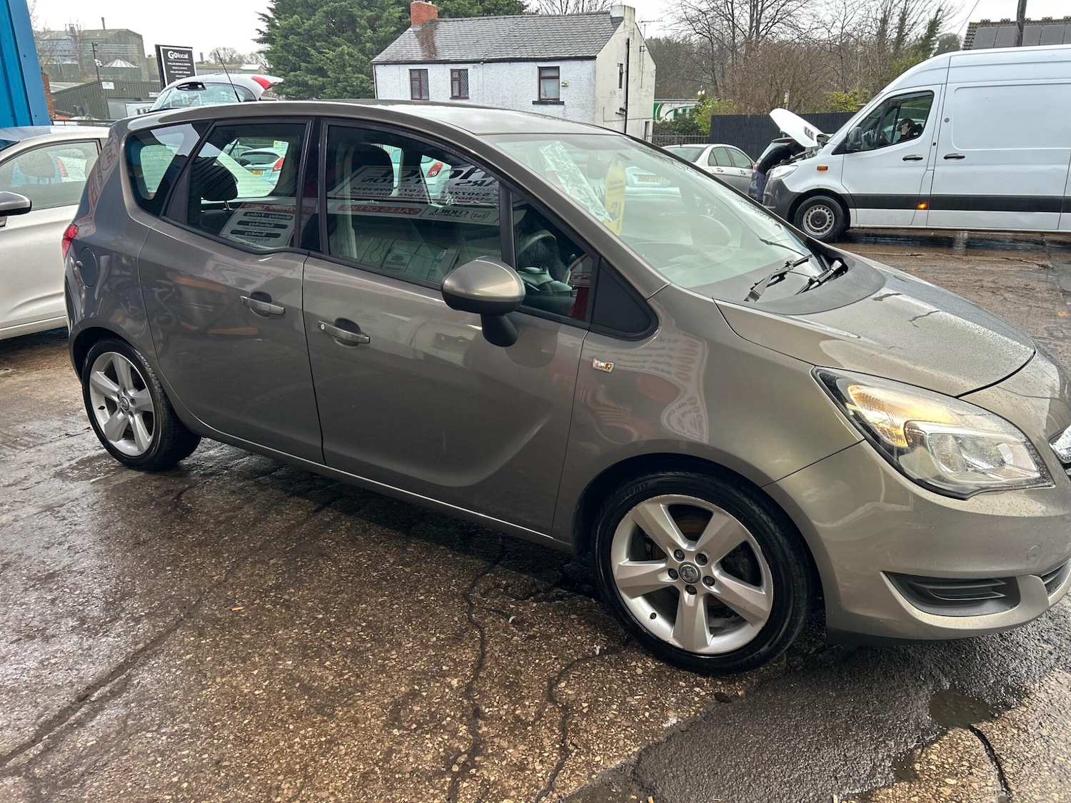 Used Vauxhall Meriva 2015 for sale - 76752740: Photo 2