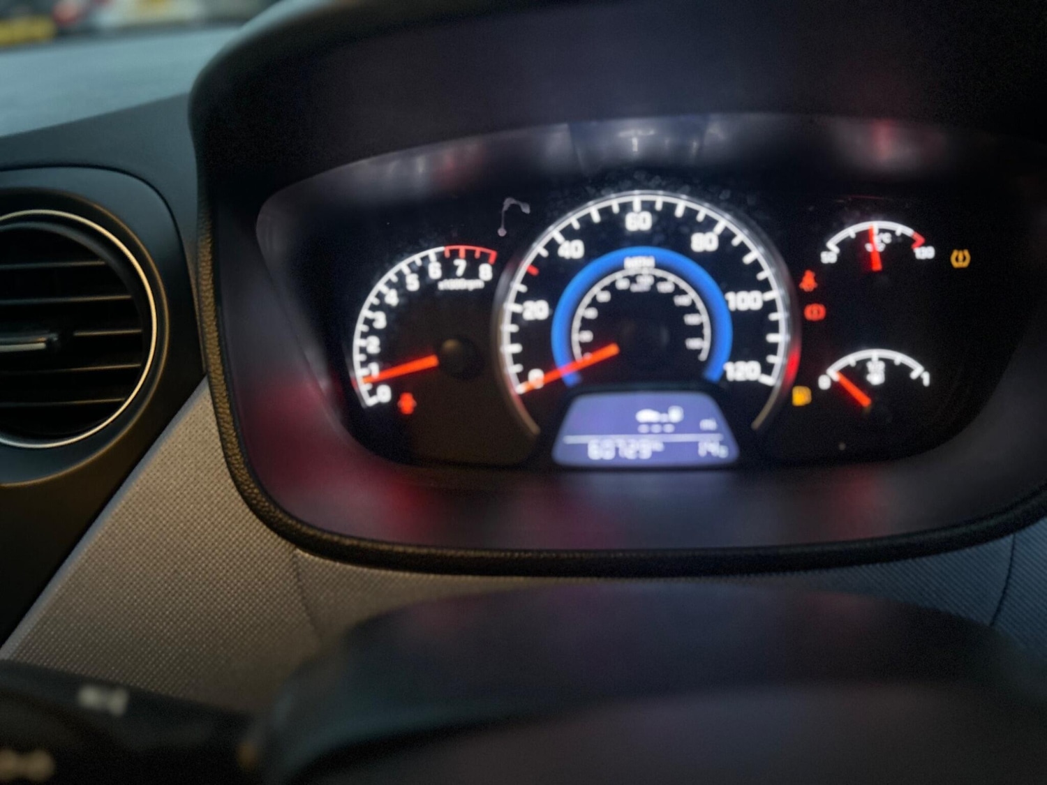 Used Hyundai i10 2015 for sale - 76550270: Photo 14