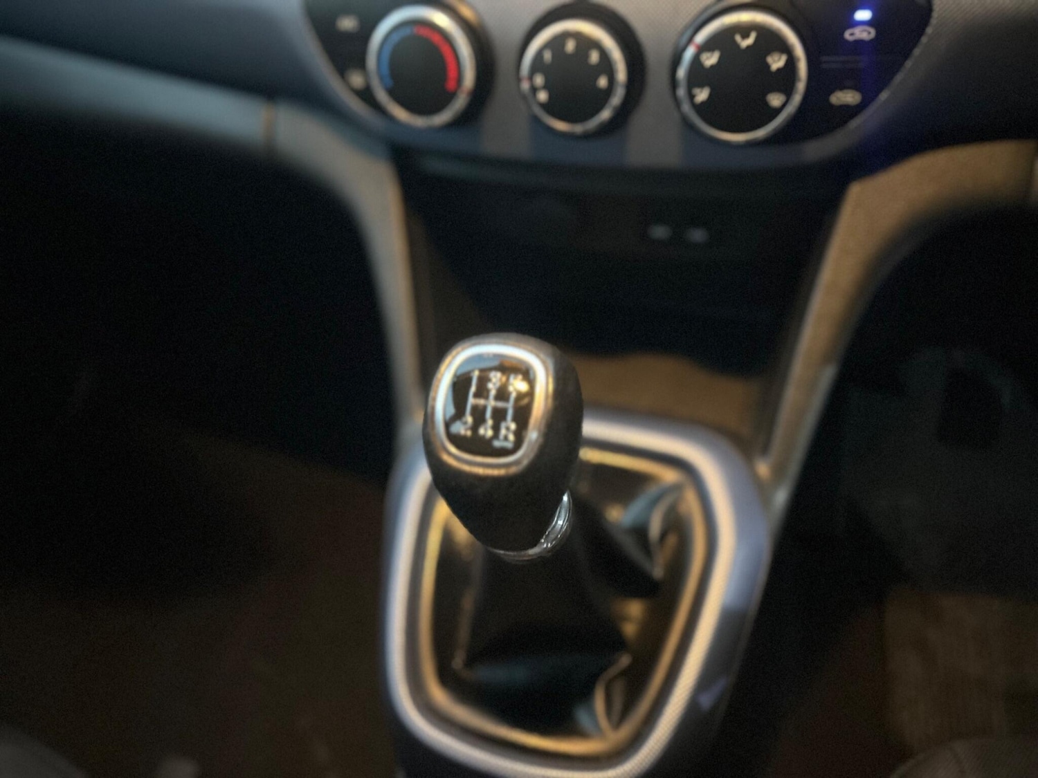 Used Hyundai i10 2015 for sale - 76550270: Photo 16