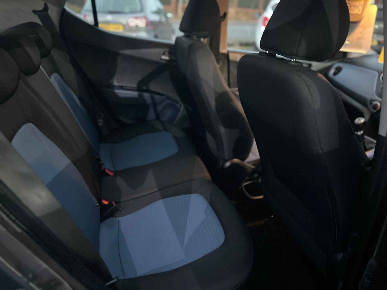 Used Hyundai i10 2015 for sale - 76550270: Photo 18