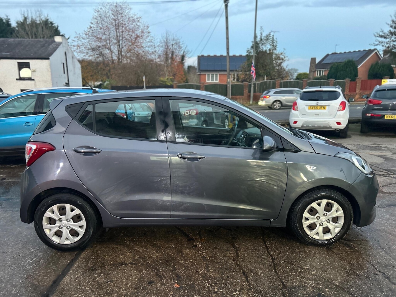 Used Hyundai i10 2015 for sale - 76550270: Photo 2