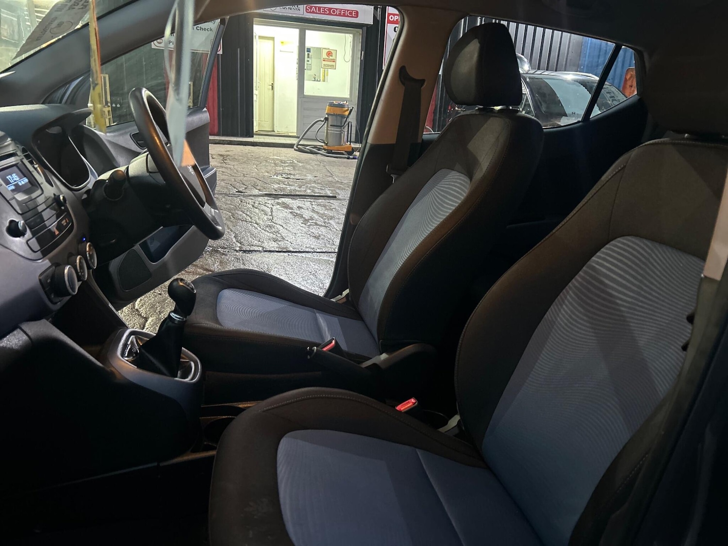 Used Hyundai i10 2015 for sale - 76550270: Photo 23