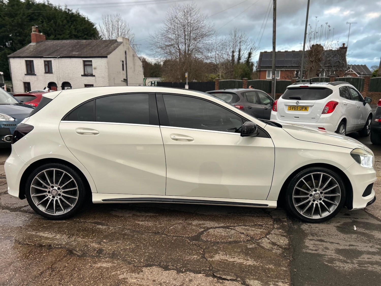 Used Mercedes-Benz A-Class 2014 for sale - 76688944: Photo 2