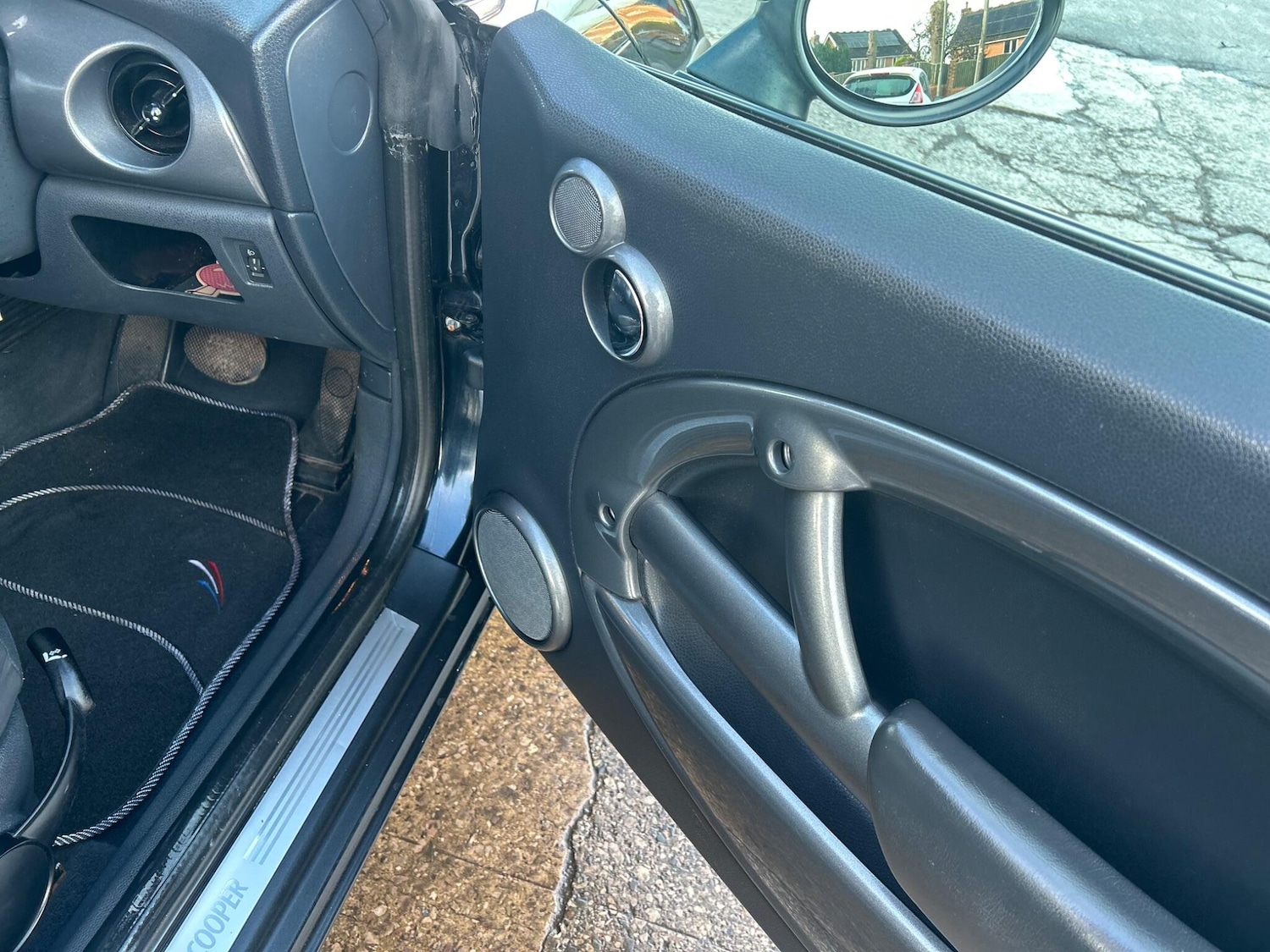 Used MINI Convertible 2006 for sale - 76936292: Photo 23