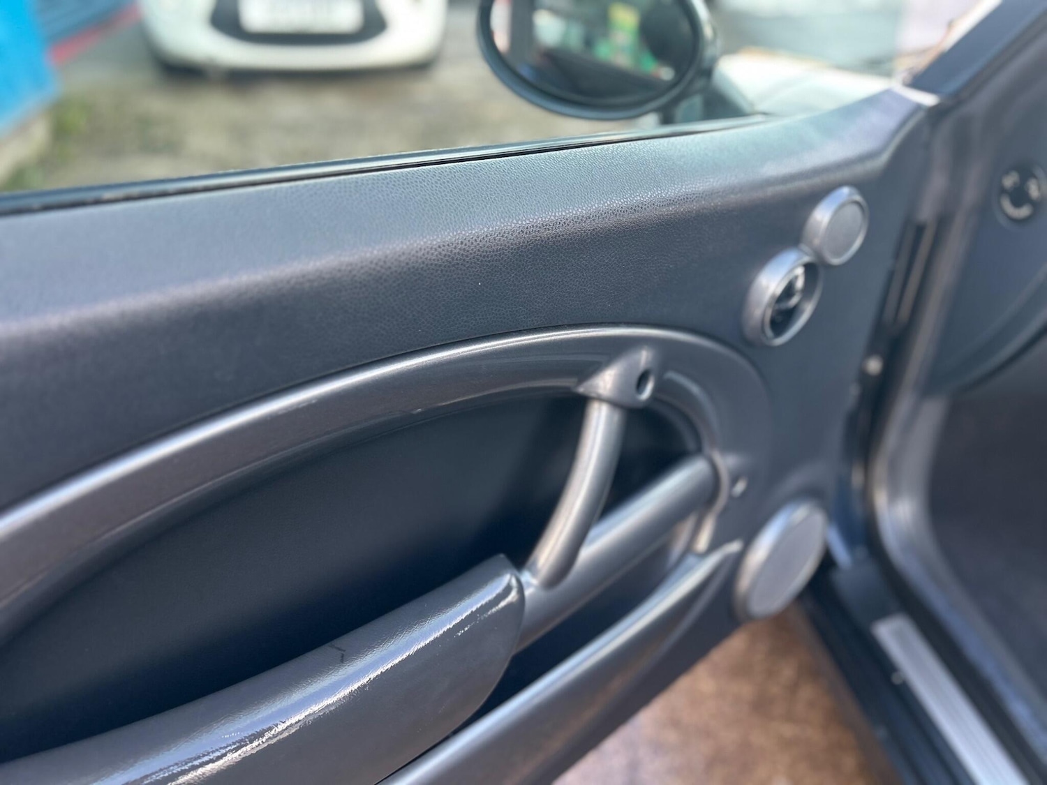 Used MINI Convertible 2006 for sale - 76936292: Photo 24