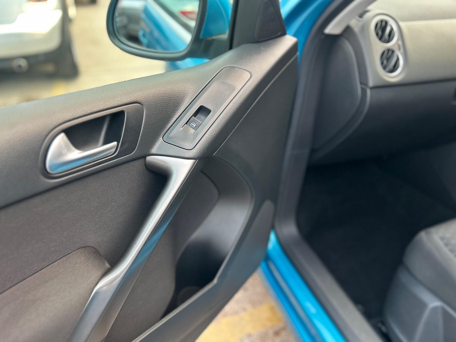 Used Volkswagen Tiguan 2009 for sale - 76398126: Photo 30