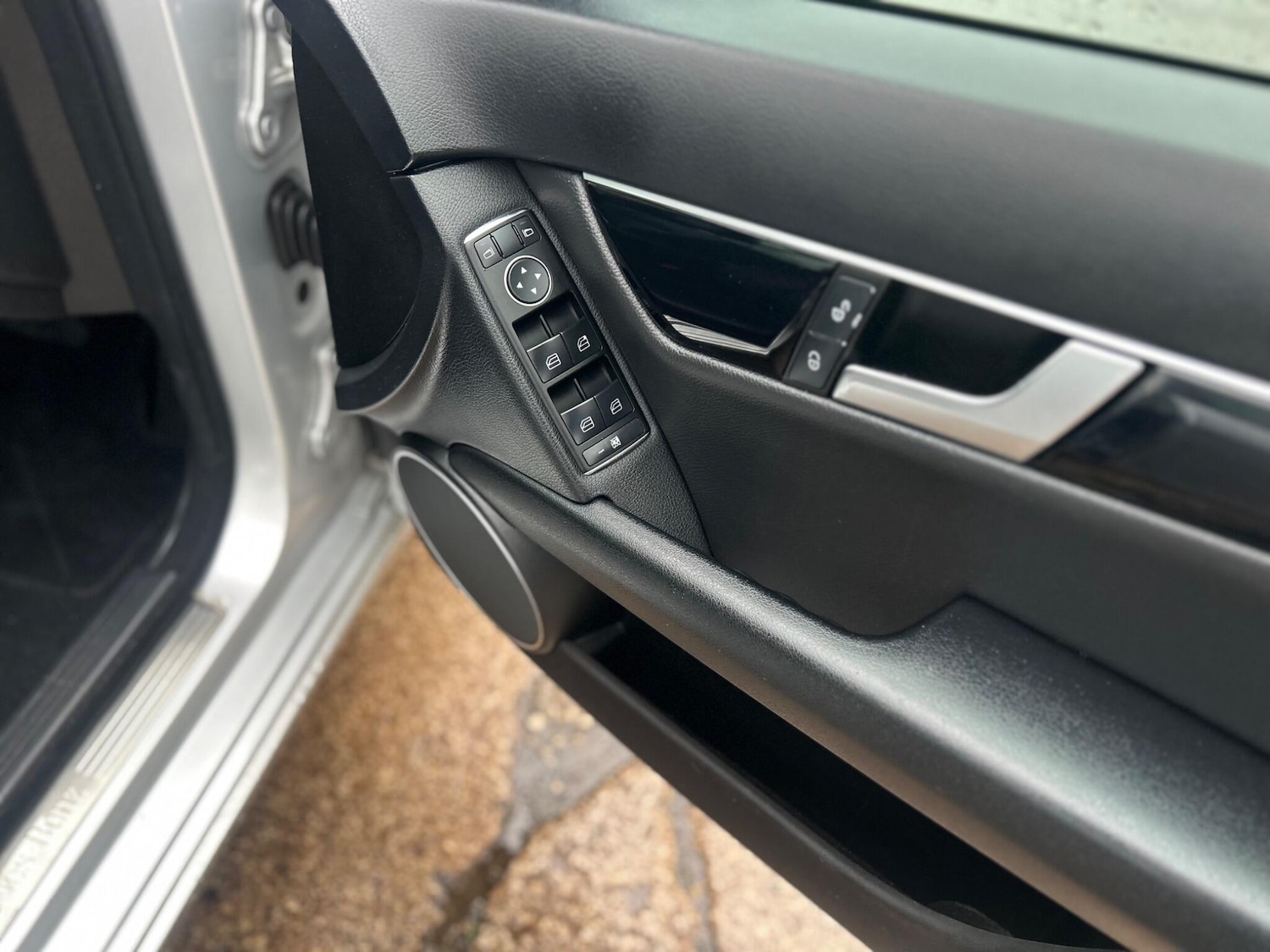 Used Mercedes-Benz C Class 2012 for sale - 76994318: Photo 11