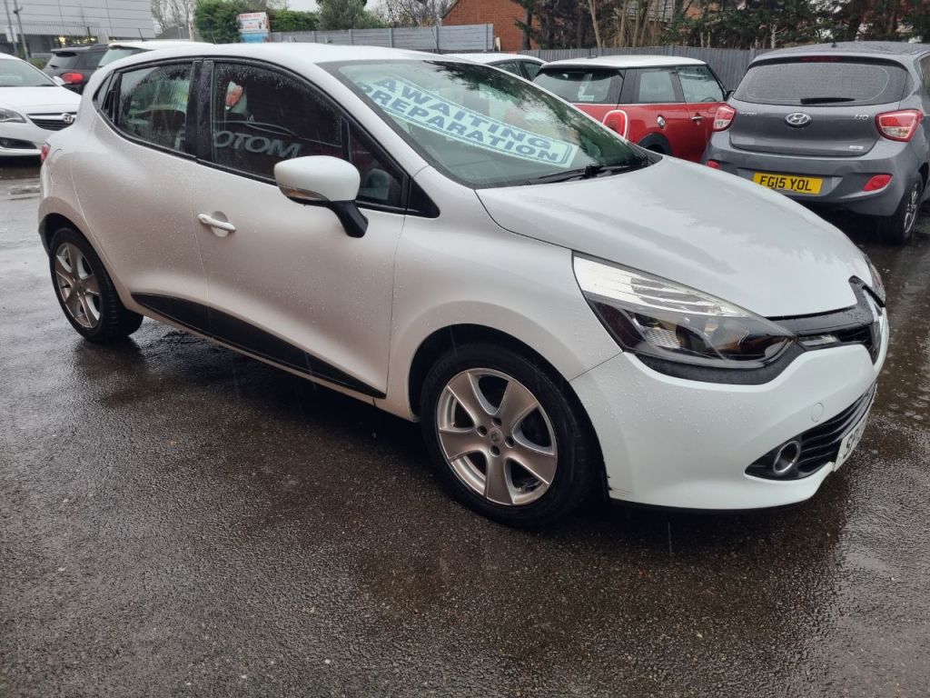 Used Renault Clio 2013 for sale - 76985487: Photo 2