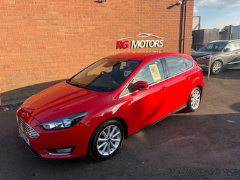 2015 - 1.0 EcoBoost Titanium Red 5dr hatch