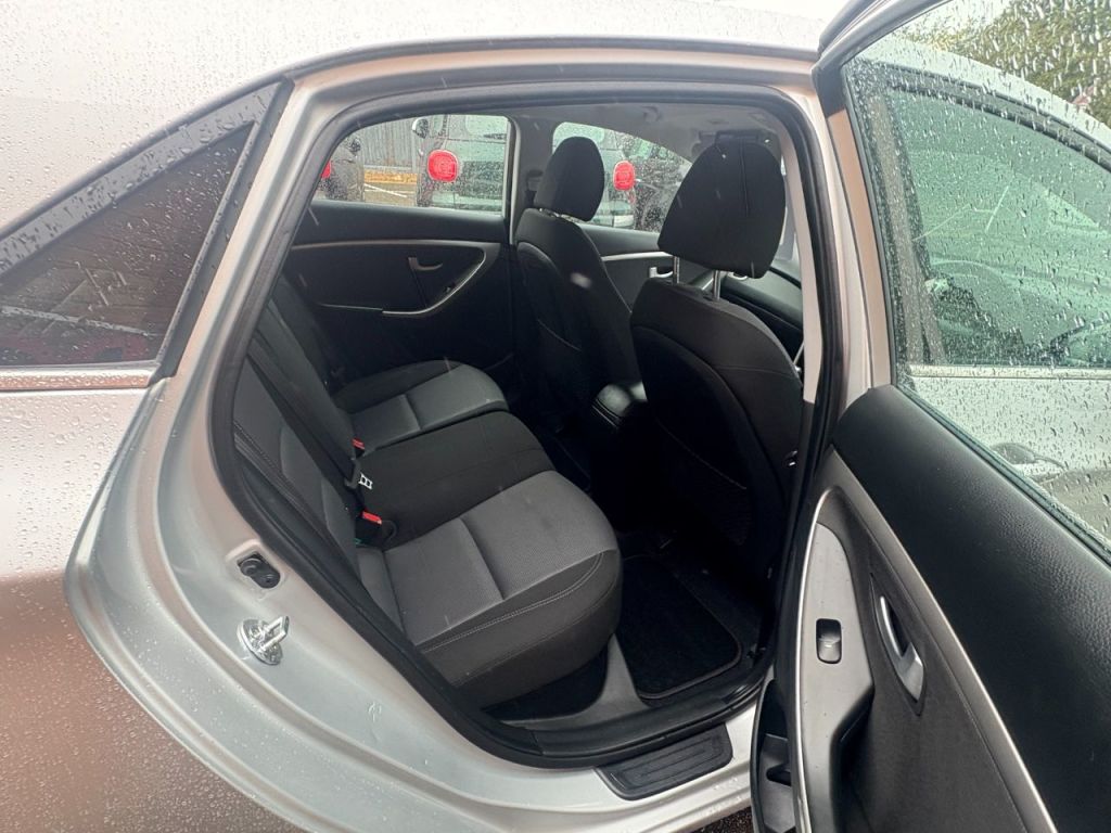 Used Hyundai i30 2015 for sale - 75918776: Photo 9