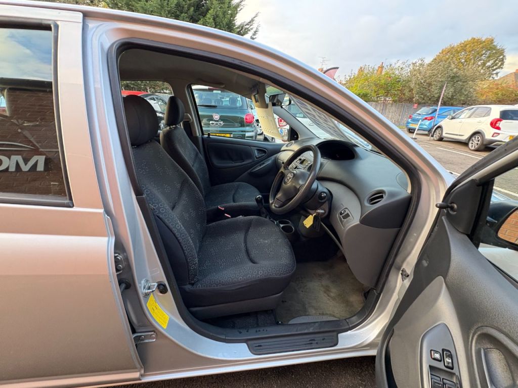 Used Toyota Yaris 2005 for sale - 76367112: Photo 6