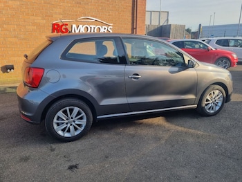 Used Volkswagen Polo 2015 for sale - 77952199: Photo